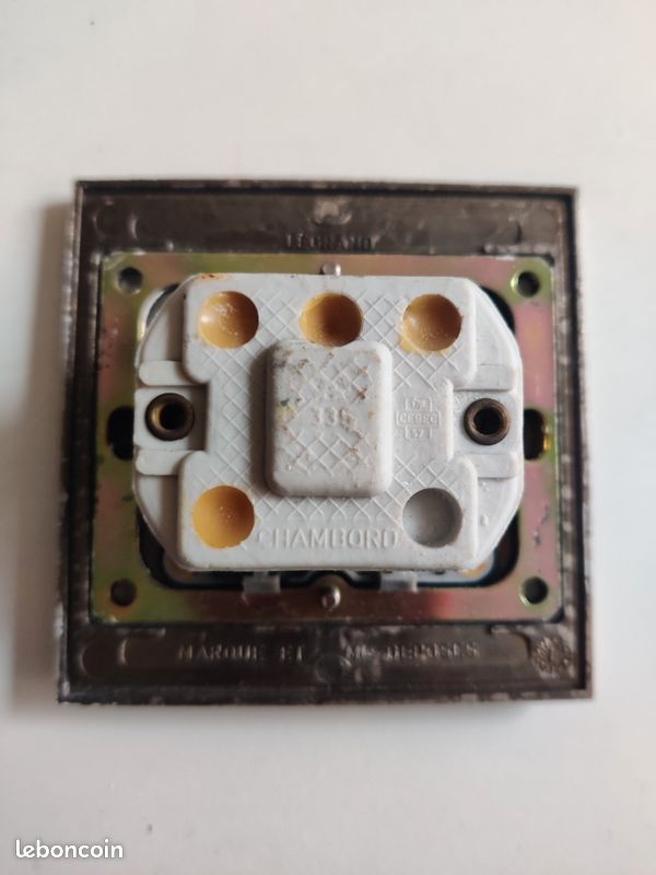 Interrupteur Va-et-vient Legrand Modèle Chambord - Occasion, Fonctionnel, Habillage Inclus