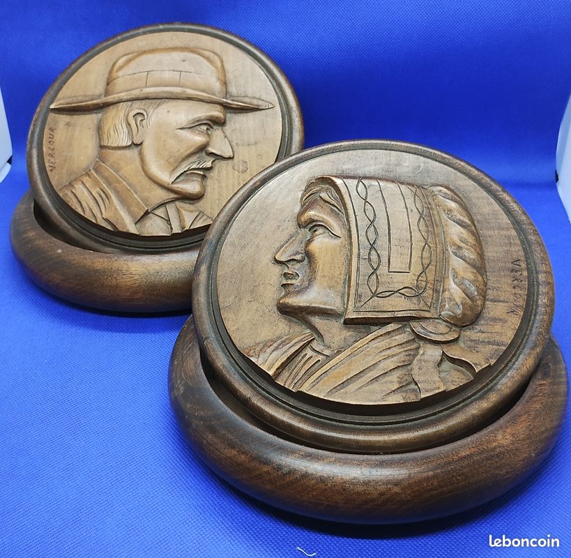 Lot 2 anciennes boîtes en bois sculpté (image 1)