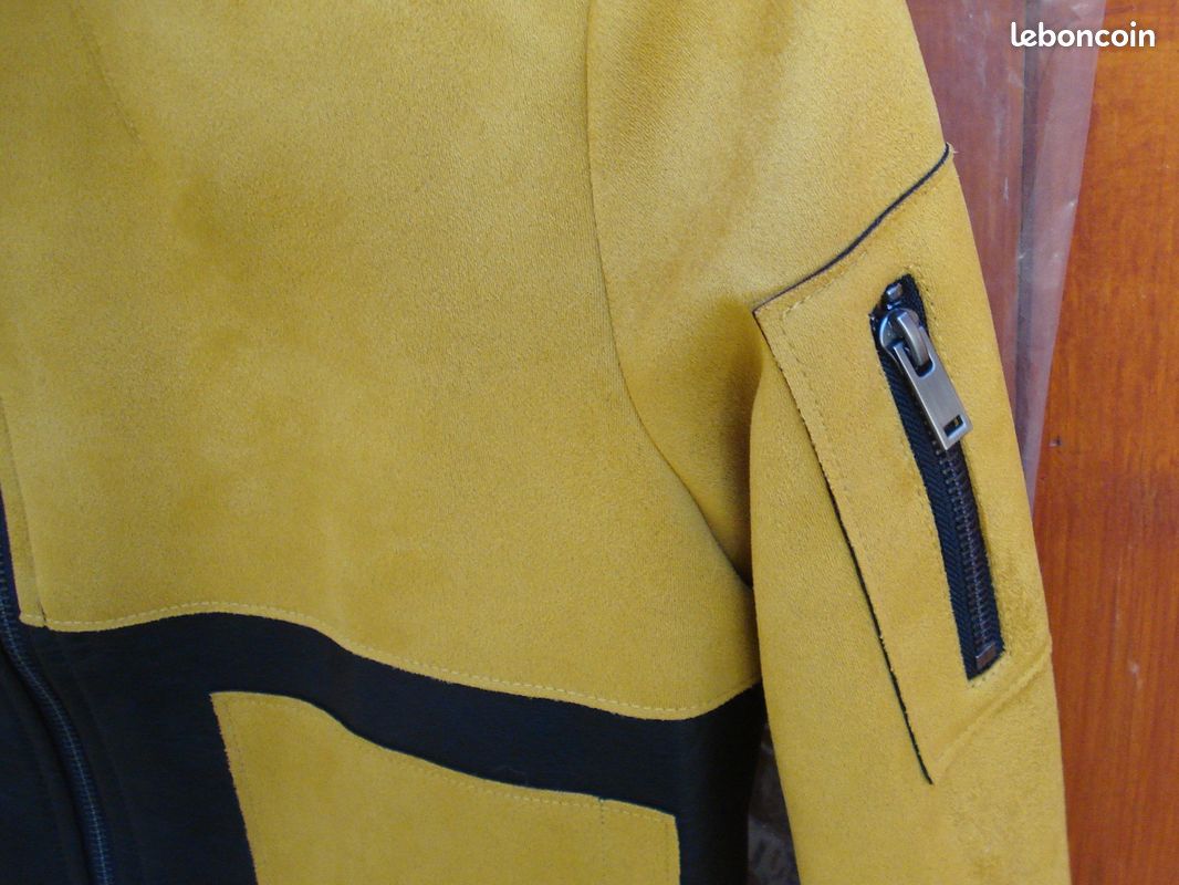 Veste suédine moutarde et noire Vêtements
