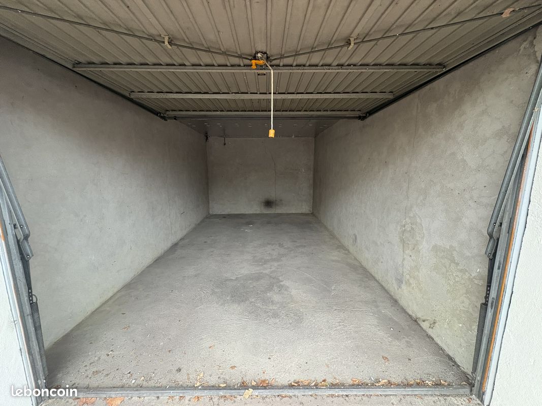 Parking 14 m² · à Auch · 14 m² · 110 €/mois