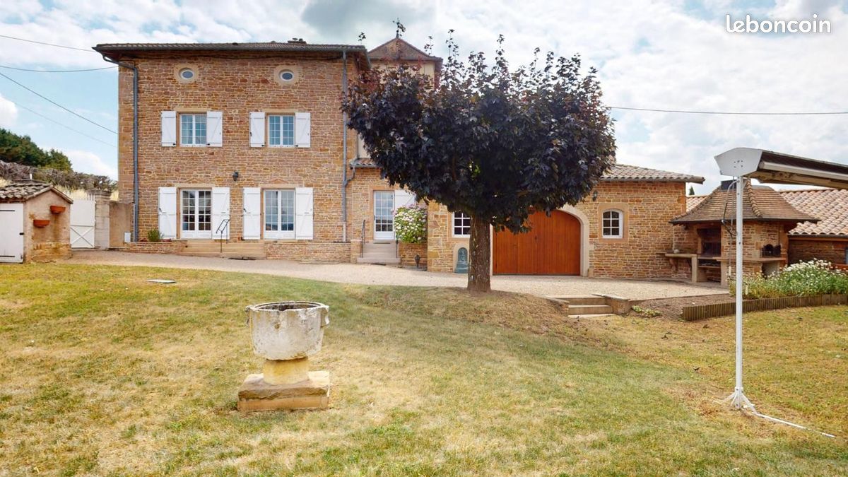 Maison 7 pièces 261 m² · à Charnay-lès-Mâcon · 261 m² · 380 000 €