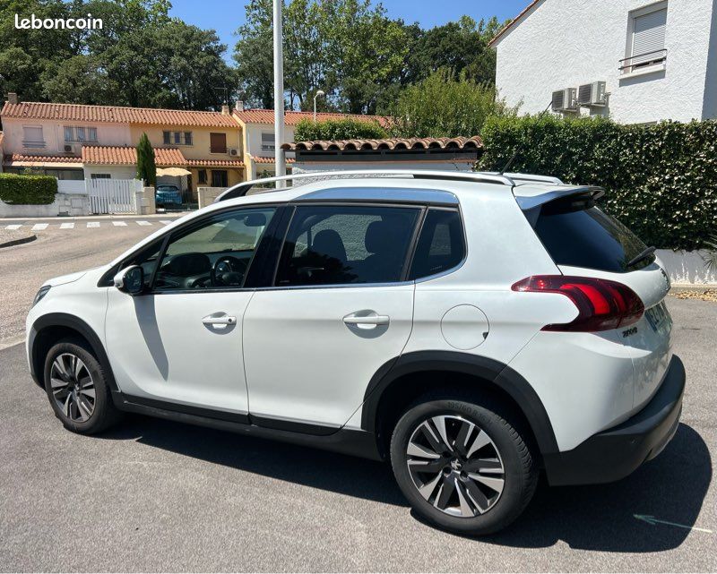PEUGEOT 2008 1.2 Essence 110 CH Allure (image 4)