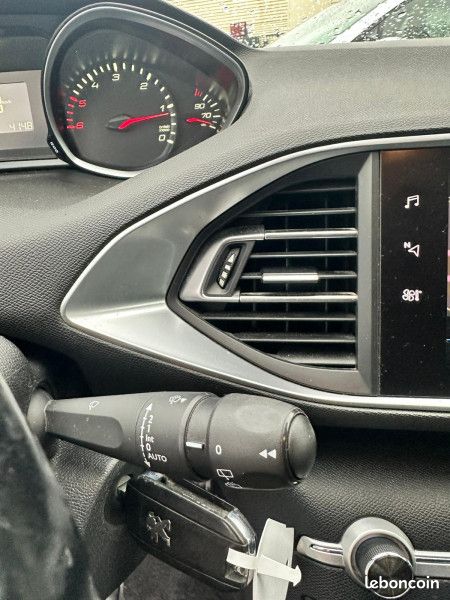 Peugeot 308 SW 1.5 BLUEHDI 130CH S&S STYLE (image 18)