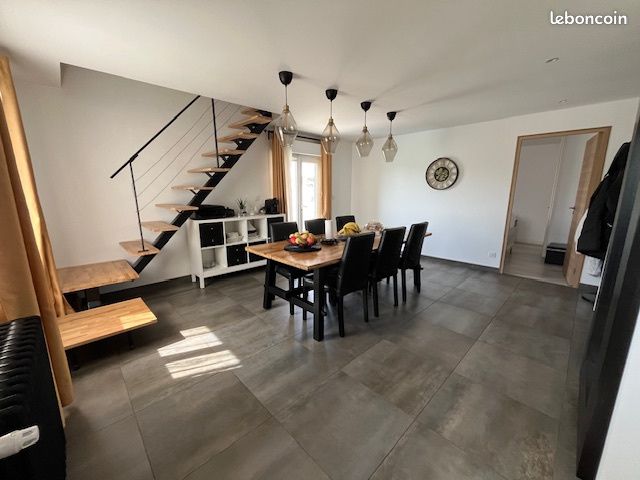 Maison 8 pièces 185 m² · à Saint-André-de-Corcy · 185 m² · 445 000 €