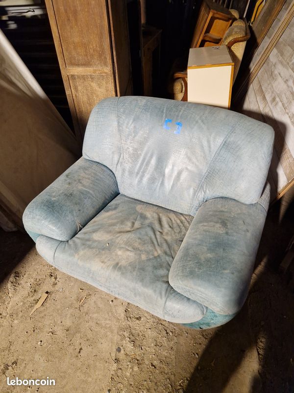 Fauteuil et autres meubles (image 1)