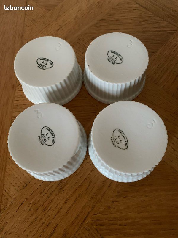 Paire de ramequins, décor myosotis, en porcelaine de Limoges - Vendu