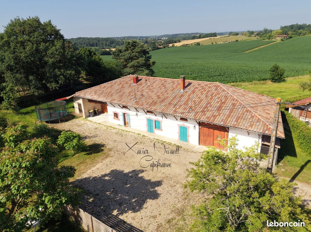 Maison 11 pièces 300 m² · à Saint-Amour · 300 m² · 539 000 €