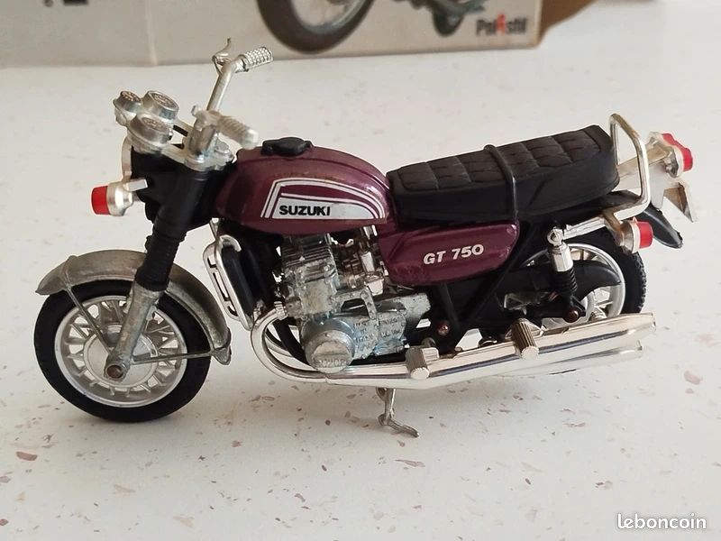 MOTO HONDA 750 Four Polistil 1/15 EUR 6,00 - FR