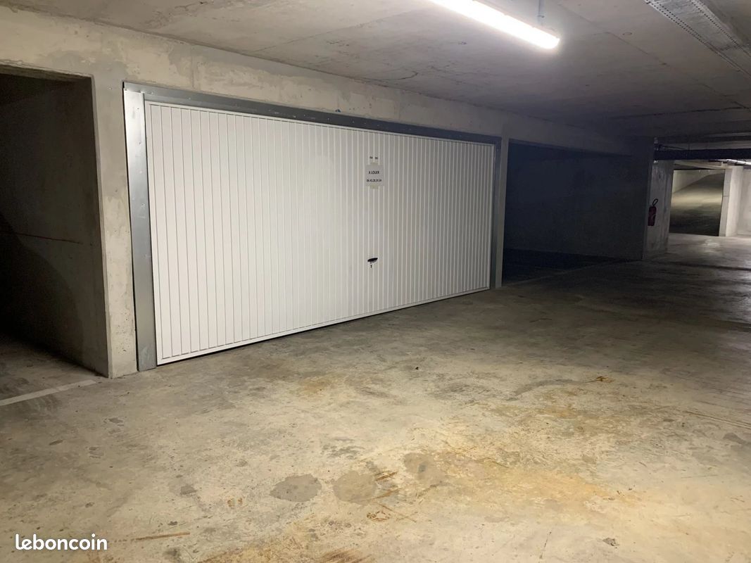 Parking 30 m² · à Mougins · 30 m² · 300 €/mois