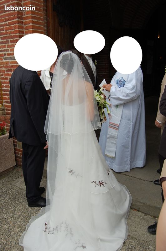 Robe de mariée faite sur mesure Vêtements