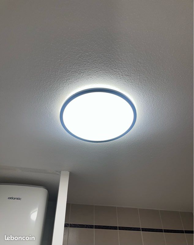 Plafonnier salle de bain noir – IP44 avec télécommande (image 1)