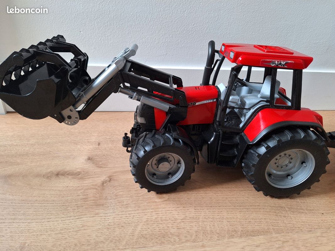 Tracteur Jouet Bruder Case CVX 170 - Modèle Détaillé En Plastique Rouge, Occasion En Très Bon état