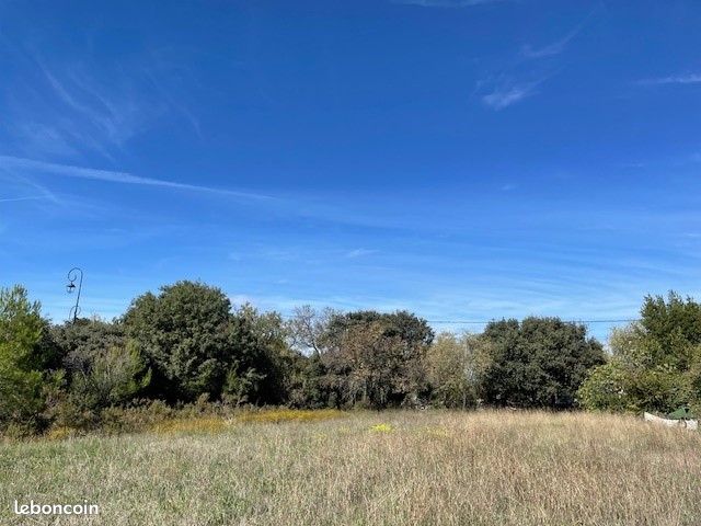 Terrain 400 m² · à Salon-de-Provence · 205 000 €