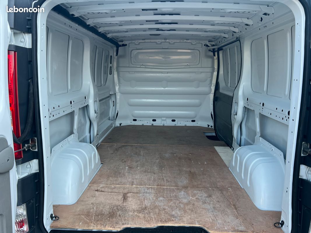 Renault trafic 2.0 l dci 115 cv (image 8)