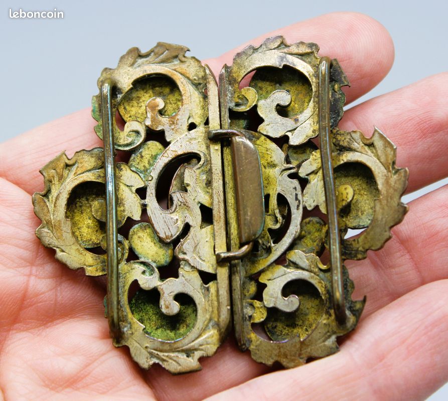 Boucle de ceinture ou ceinturon en bronze ou laiton époque art nouveau