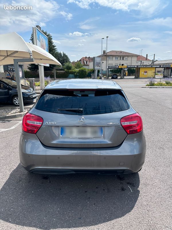 Mercedes A180 gris métallisé (image 3)
