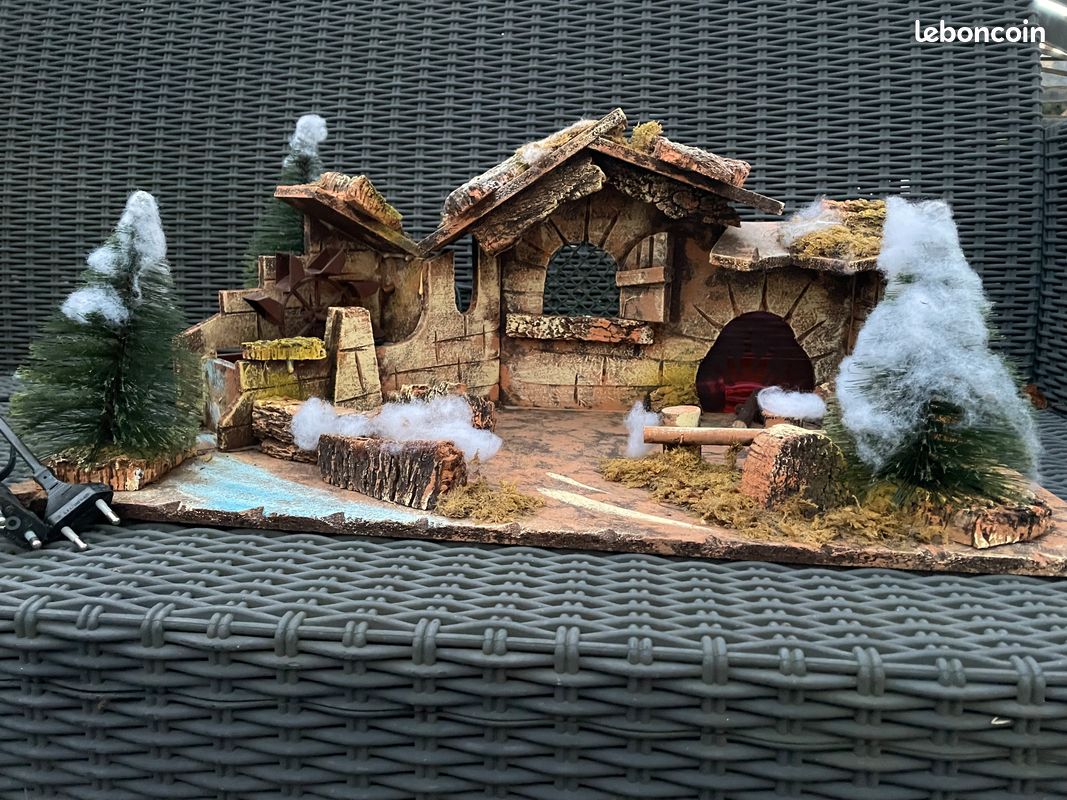 Maison De Crèche Ancienne - Four Partiellement Détruit - Déco Noël Vintage
