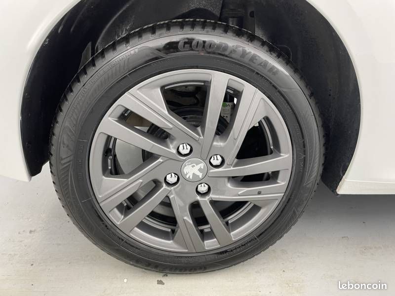 Peugeot 208 PureTech 100 S&S BVM6 Style (image 19)