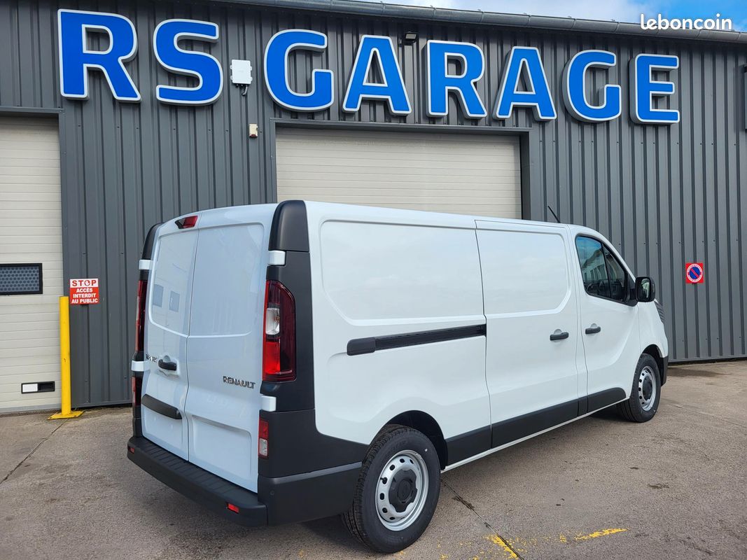 RENAULT TRAFIC L2H1 VAN ( FOURGON ) 3T 2.0 Blue DCI 170 AUTO ADVANCE 03 PLACES NEUF avec BOITE AUTO + CLIM AUTO + CAMÉRA DE RECUL + CARTE ACCES MAINS LIBRES + ANTIBROUILLARDS ( Prix Vente 29 990 HT ) (image 12)
