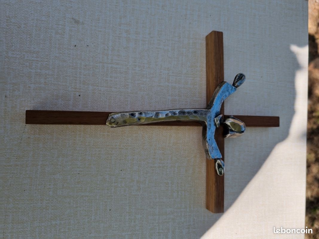 Beau crucifix contemporain (image 6)
