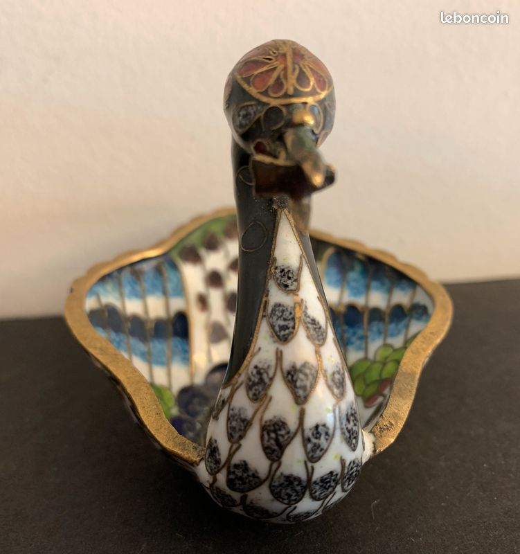 Baguier ou coupelle à bijoux boucles oreilles, émaux et laiton, décor cygne (image 3)