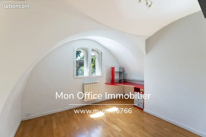 Maison 6 pièces 210 m² — 10