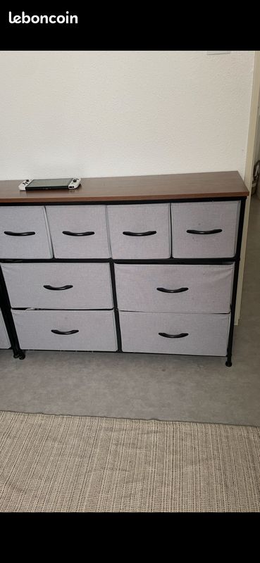 Commodes (image 1)