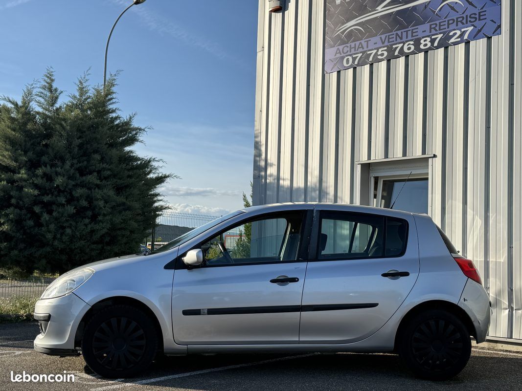 Renault Clio III 1.6 16v 110ch Expression Pour pro ou mécaniciens (image 2)