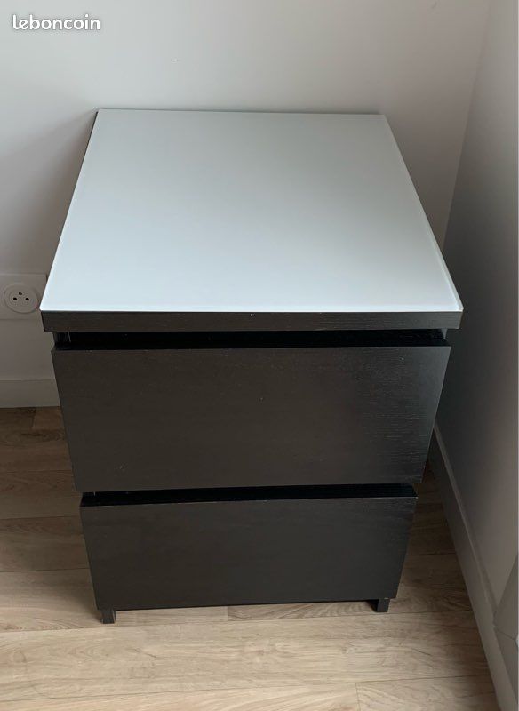Table de nuit (image 1)