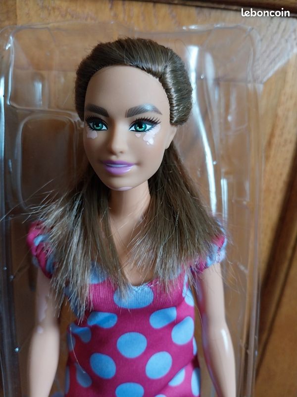 Poupée Barbie™ Fashionistas® Robe à rayures Mattel - Poupée - Achat Poupée Barbie™ Fashionistas® Robe à rayures Mattel - Poupée - Achat