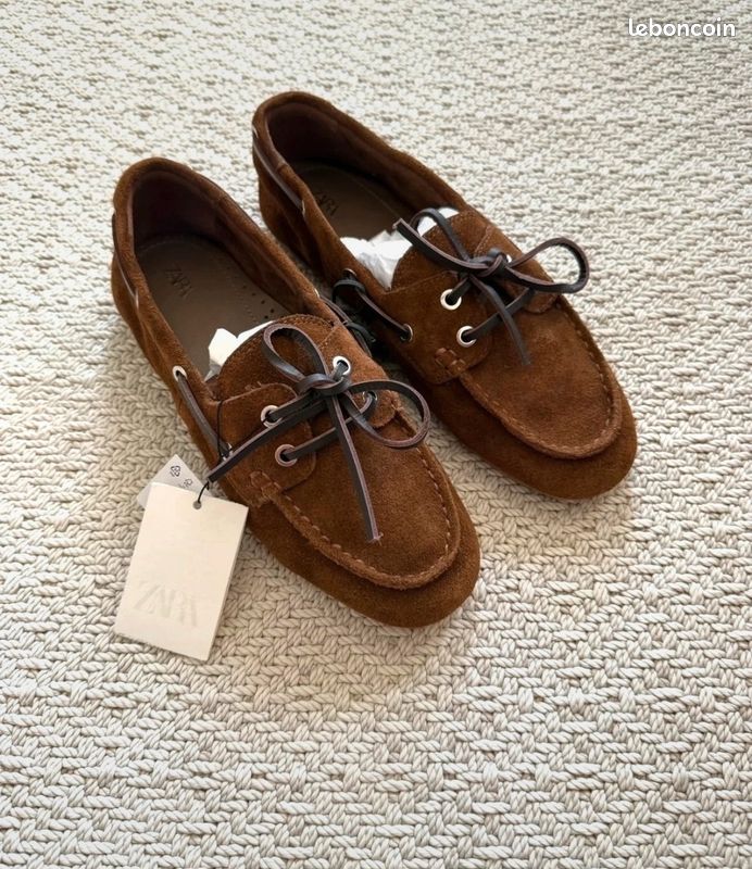 Mocassins en cuir suedé marron ZARA Chaussures