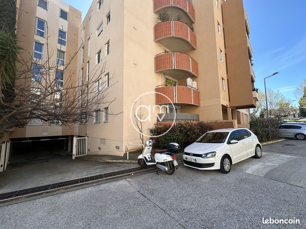Parking 13 m² · à Hyères · 13 m² · 116 €/mois