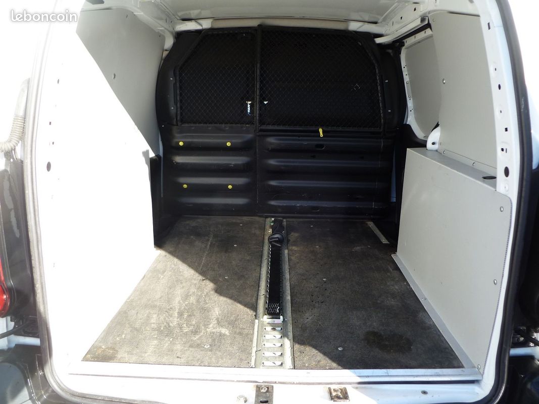 Citroen BERLINGO UTILITAIRE 1.6 BLUE HDI 100CH CLUB M 3 PLACES (image 7)