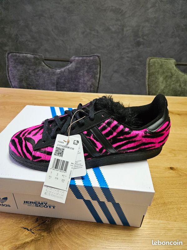 Basket Adidas x Jeremy scott taille 43 un tiers rose et noir