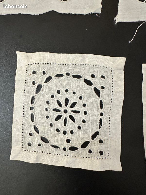 Tissu En Lin Avec Broderie Blanc Cassé à Motifs Fleuries