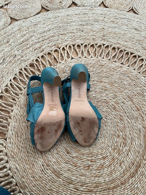 Chaussures à talon bleu turquoise cuir Chaussures