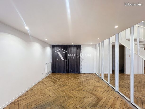 https://img.leboncoin.fr/api/v1/lbcpb1/images/d5/c5/14/d5c514bd76b120f27a04e37318b0c33140f2f521.jpg?rule=ad-image