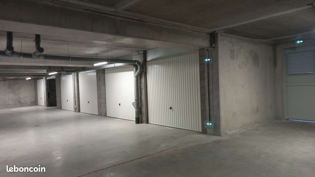 Parking/box Cugnaux · 100 €/mois