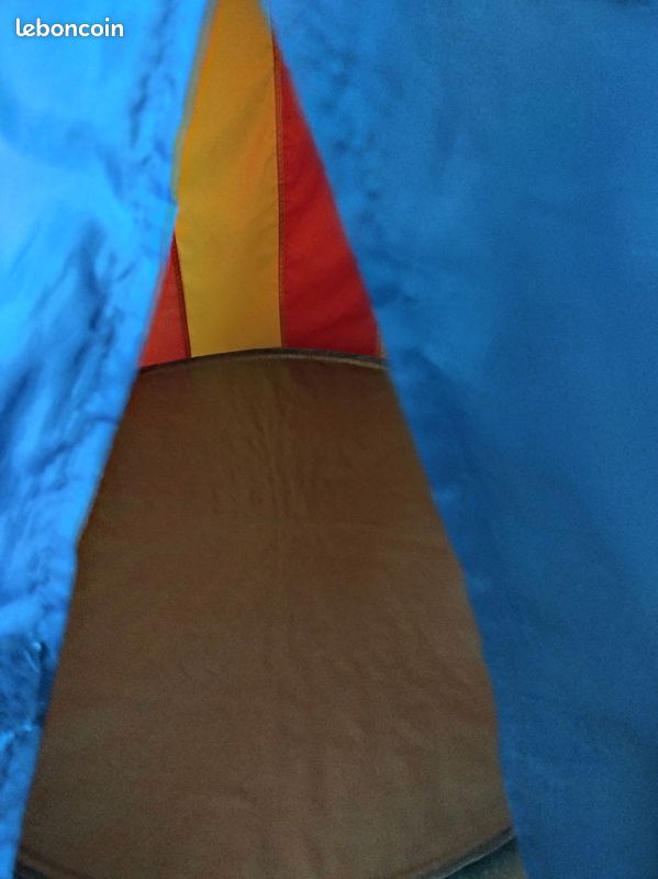 Tente Chapiteau Pour Enfants Relaxdays - Pliable, Multicolore Avec Entrée, Fenêtre Et Drapeau - H X D : 125 X 95 Cm