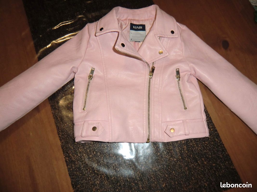 Lot de vêtements fille 4 ans (image 1)