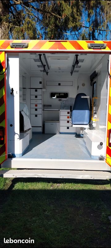 Renault Master 3 VASP ambulance (image 2)