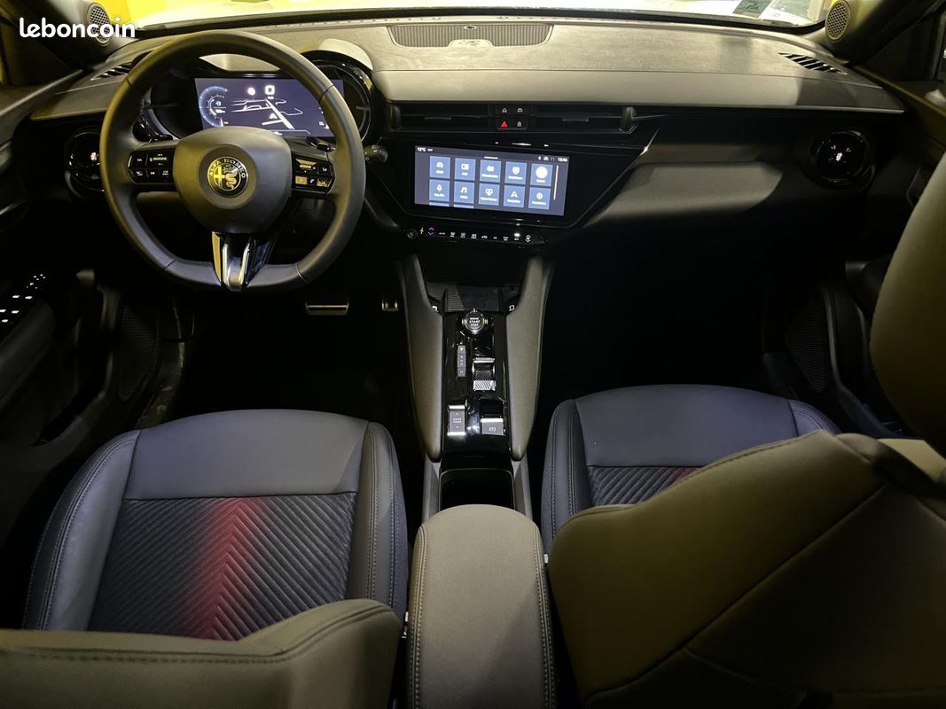 ALFA ROMEO JUNIOR 1.2 Ibrida - 145 - BV eDCT6 Premium (image 24)