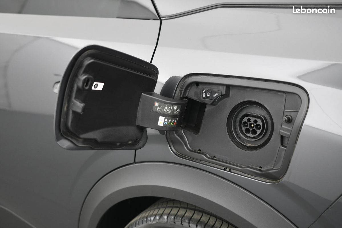 PEUGEOT 3008 Plug-in Hybrid 195 e-DCS7 GT FULL (image 17)