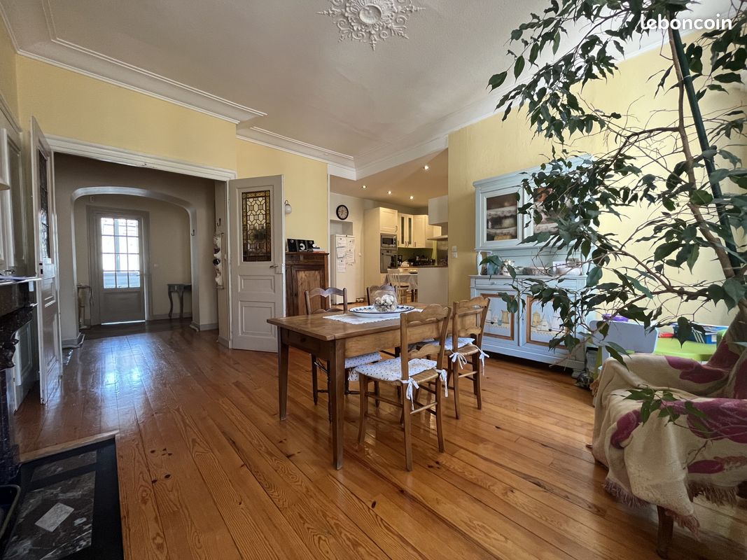 Appartement 5 pièces 165 m² · à Saint-Étienne · 165 m² · 179 000 €