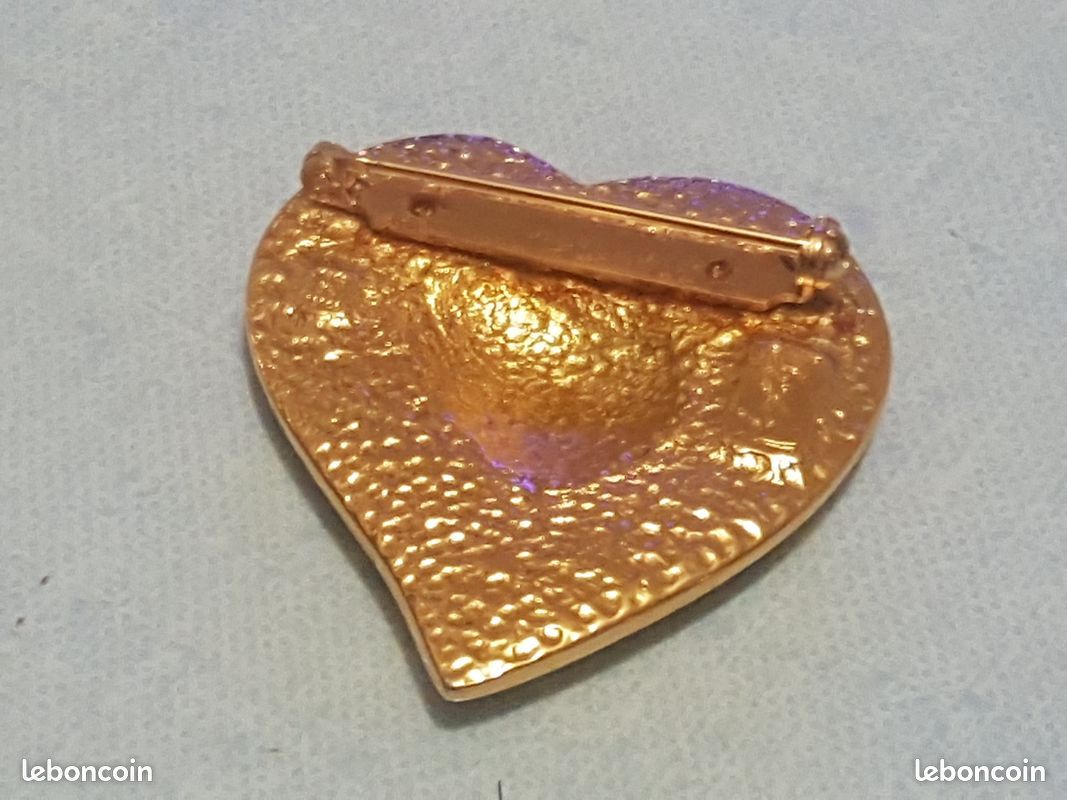 Vends broche coeur métal doré YVES SAINT LAURENT: excellent état (image 2)