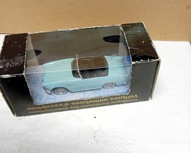 Voitures miniatures en résine Simca
