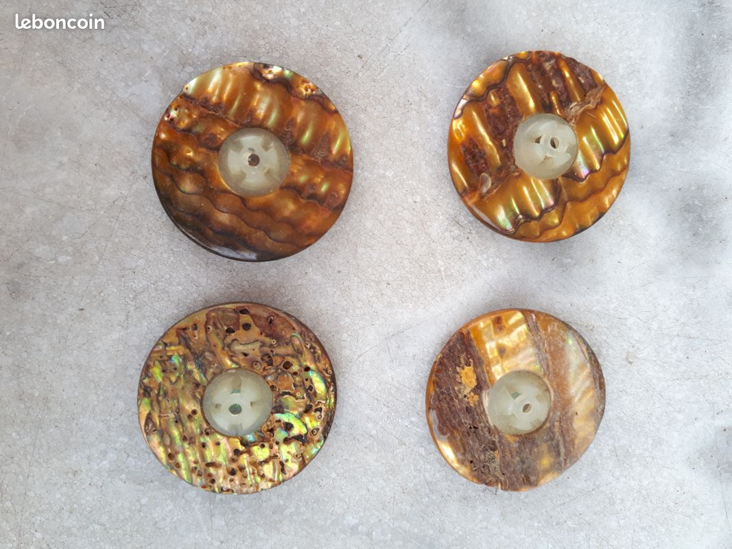 Lot Boutons Anciens En Véritable Nacre - Diamètres 1cm à 2,7cm - Occasion
