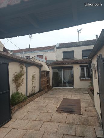 Maison 2ch cour voiture