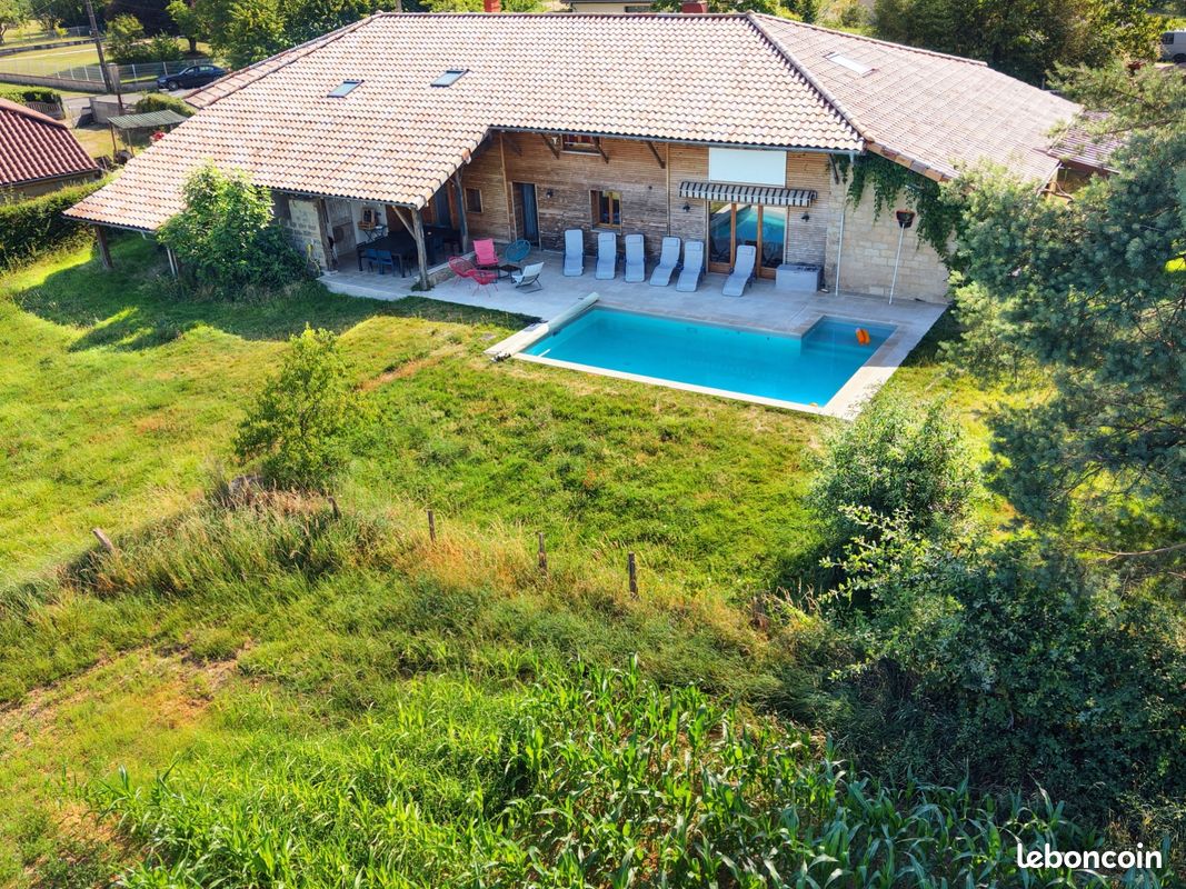 Maison 11 pièces 300 m² · à Saint-Amour · 300 m² · 495 000 €