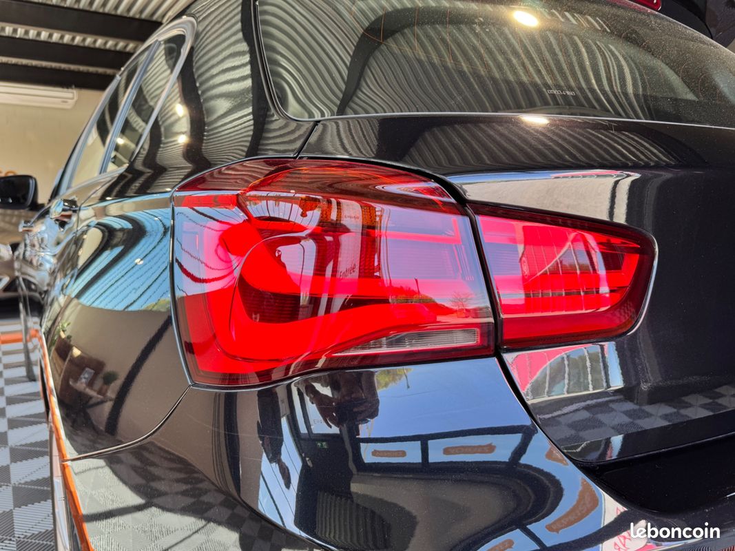 BMW SERIE 1 120I DKG 177 CH PHASE II - URBAN CHIC - VOLANT SPORT - JA 18 - FEUX TEINTÉS - ECHAPPEMENT SPORt (image 17)